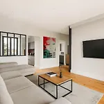 Elegant Cozy For 4 Écully