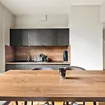 Elegant Cozy For 4 Appartamento Écully